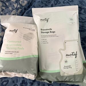 Motif Medical Nursing Pads and 900 Breastmilk Storage Bags